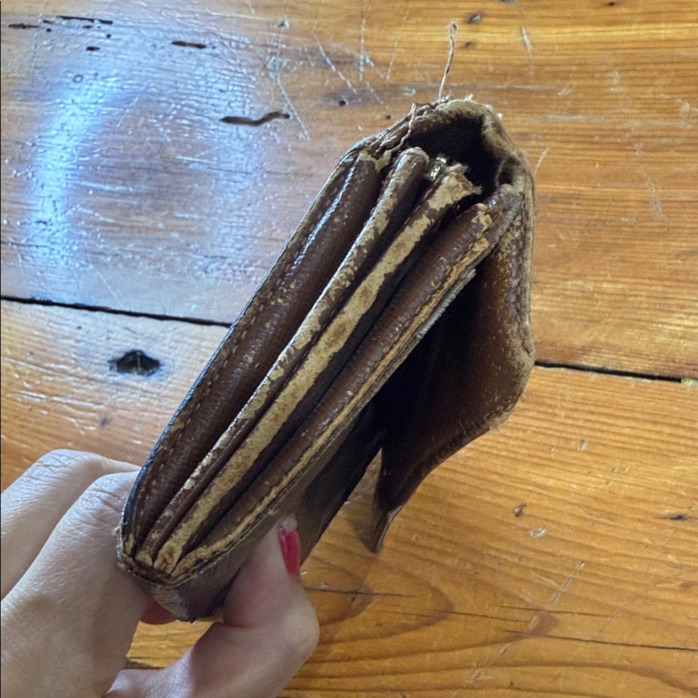 Louis Vuitton Black and Gold Monogram Wallet - Picture 5 of 14